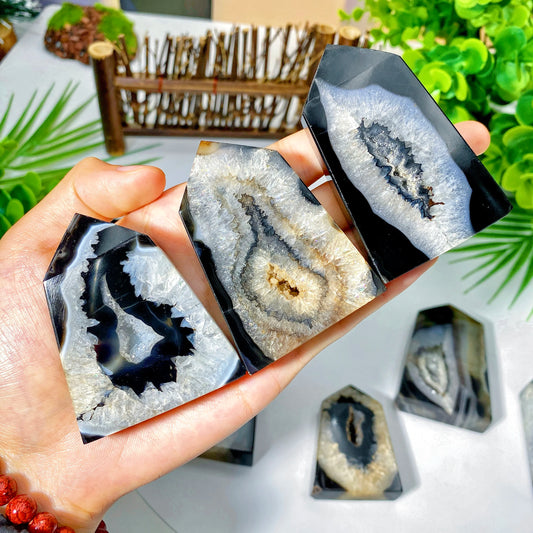 Black Sardonyx Agate Point
