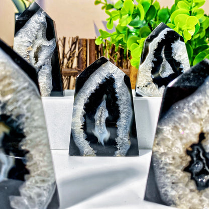 Black Sardonyx Agate Point